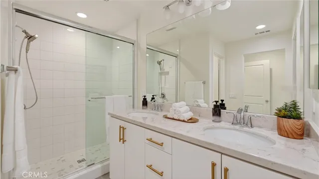 $1,039,999 | 10548 Acorn Place, Los Alamitos, CA 90720