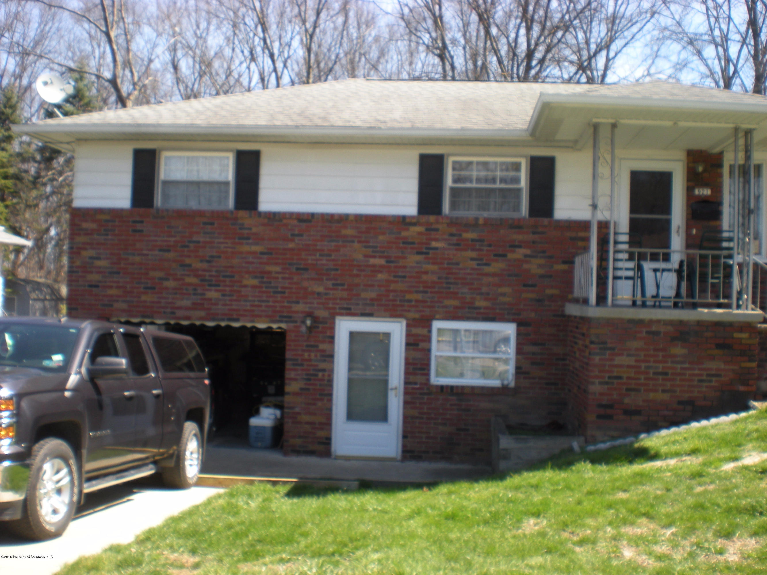 921 Ralph Lane Moosic, PA 18507 - Photo 3 of 32 Gallery Image 3
