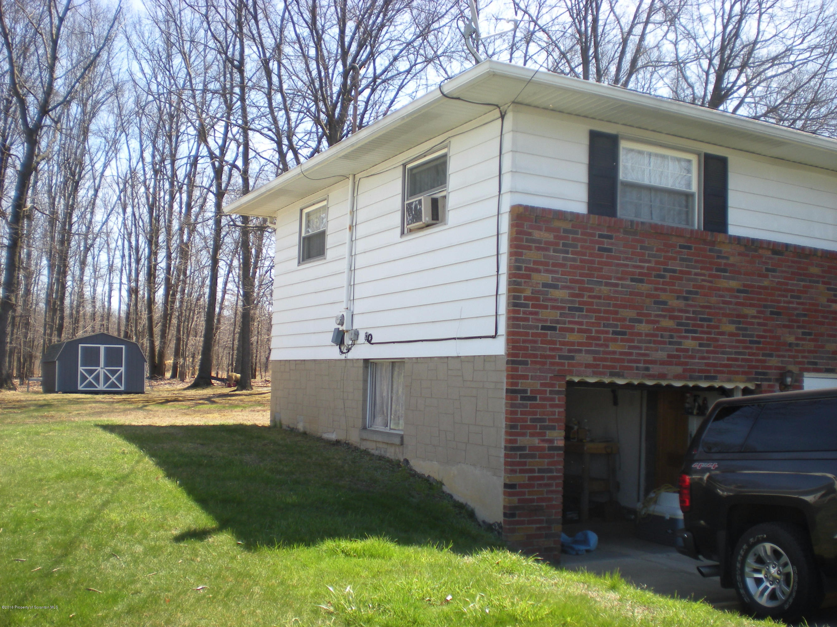 921 Ralph Lane Moosic, PA 18507 - Photo 4 of 32 Gallery Image 4