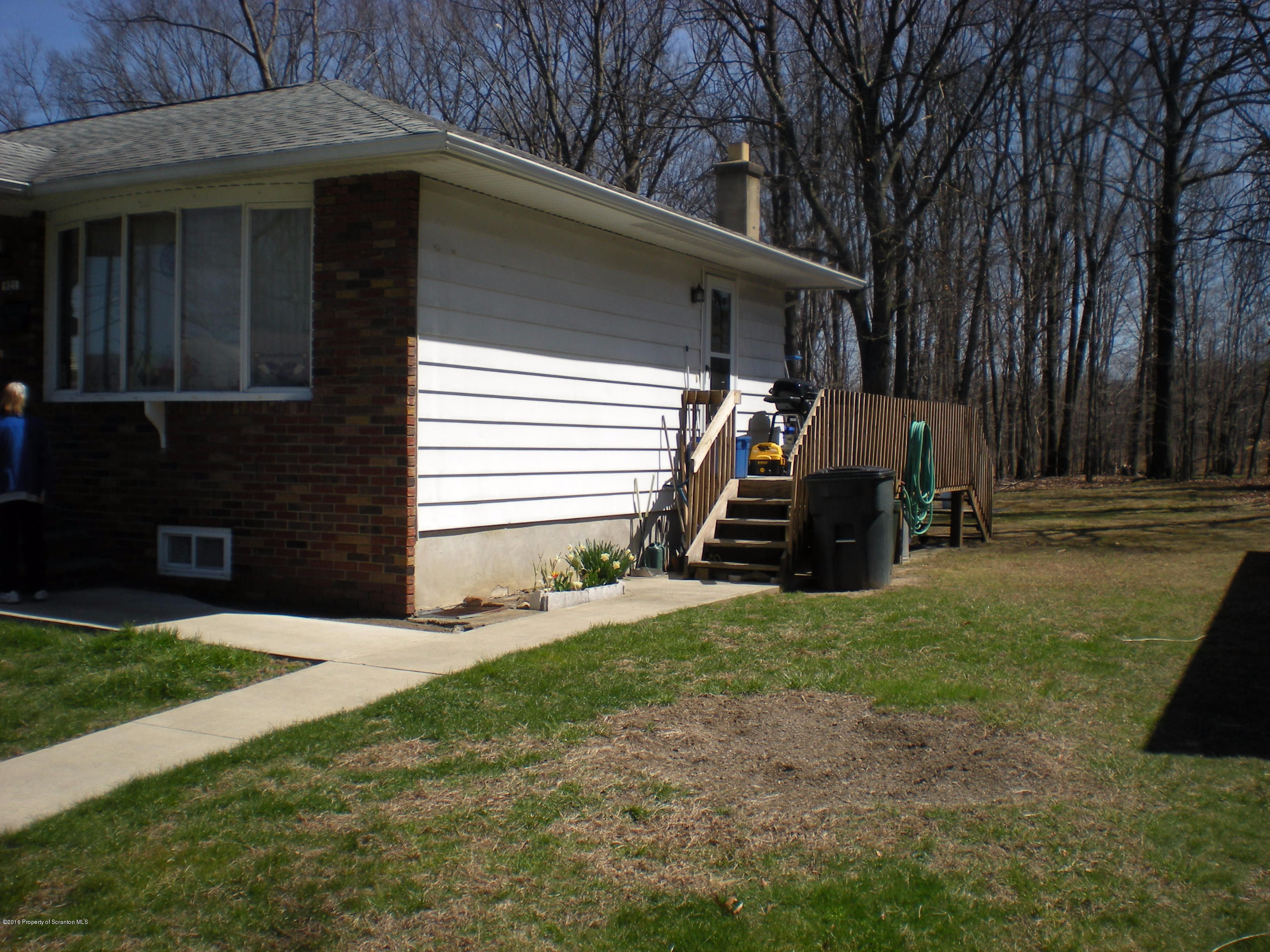 921 Ralph Lane Moosic, PA 18507 - Photo 6 of 32 Gallery Image 6