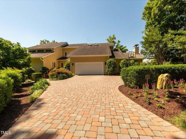 a view of outdoor space with garden view
