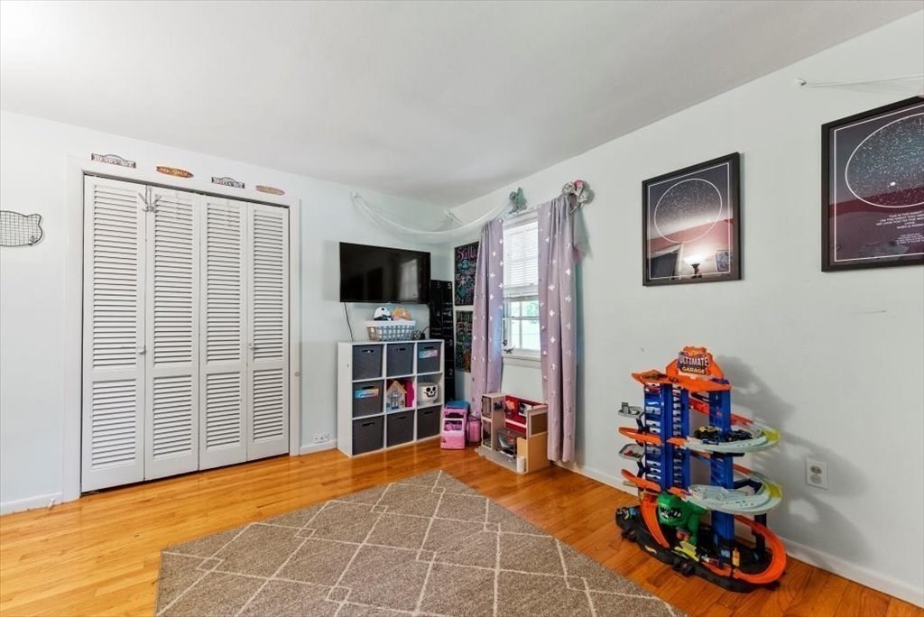 128 Hadley Street Springfield, MA 01118 - Photo 12 of 19