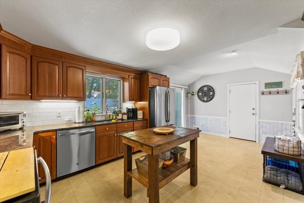 128 Hadley Street Springfield, MA 01118 - Photo 6 of 19