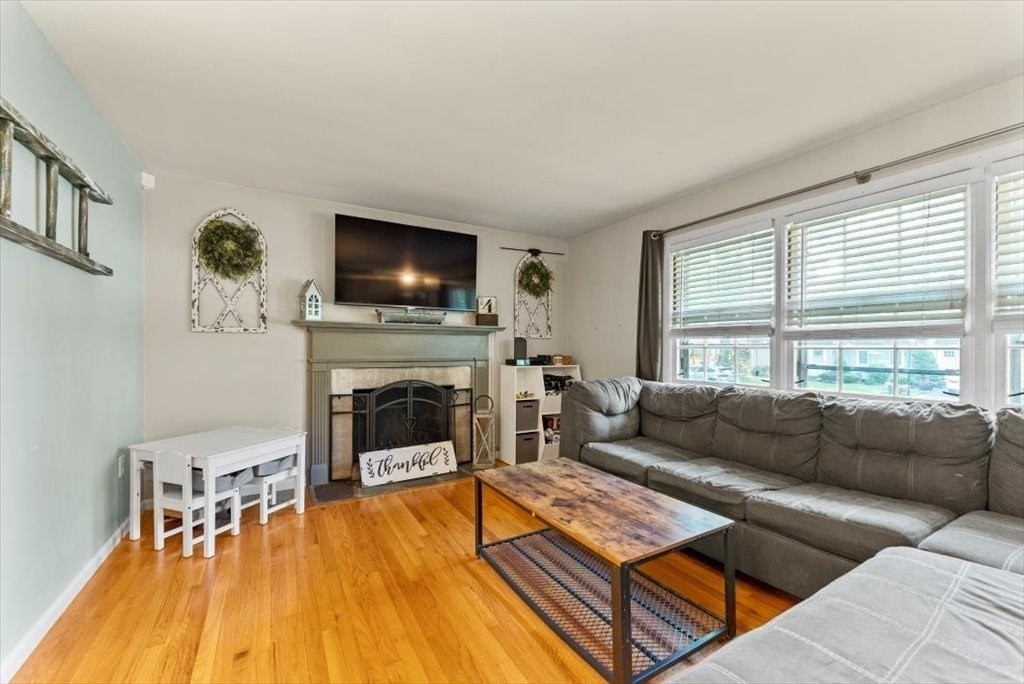 128 Hadley Street Springfield, MA 01118 - Photo 9 of 19