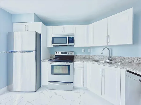 $370,000 | 10014 Hammocks Boulevard, Unit 2014, Miami, FL 33196