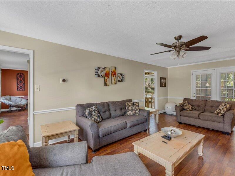 4528 Draper Road Raleigh, NC 27616 - Photo 6 of 31 Living room