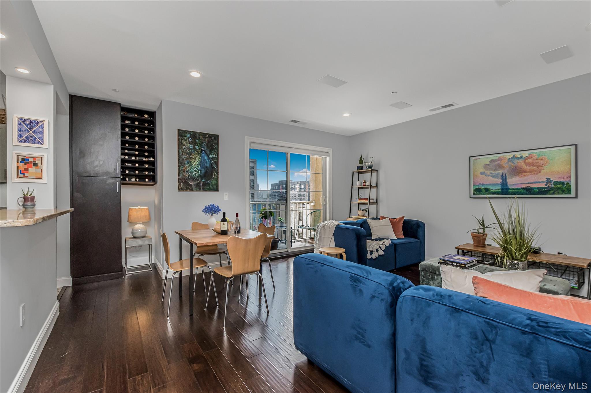 543 Main Street, Unit 407 New Rochelle, NY 10801 - Photo 5 of 25 Living Room /Dining Area