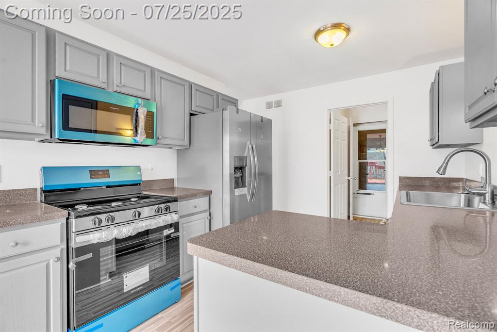 17580 Freedom Lane Riverview, MI 48193 - Photo 20 of 49