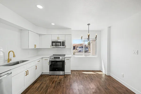 $1,950 | 4127 North 106th Avenue, Phoenix, AZ 85037