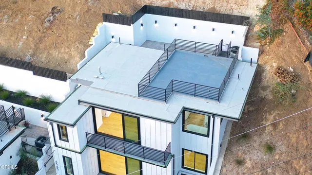 a view of entryway with a front door