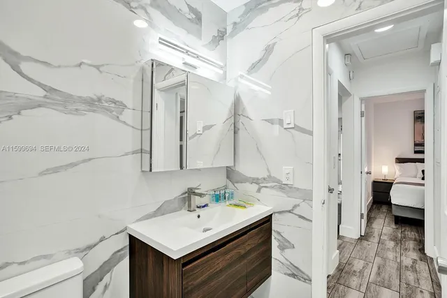 $7,999 | 1206 Lincoln Street, Hollywood, FL 33019