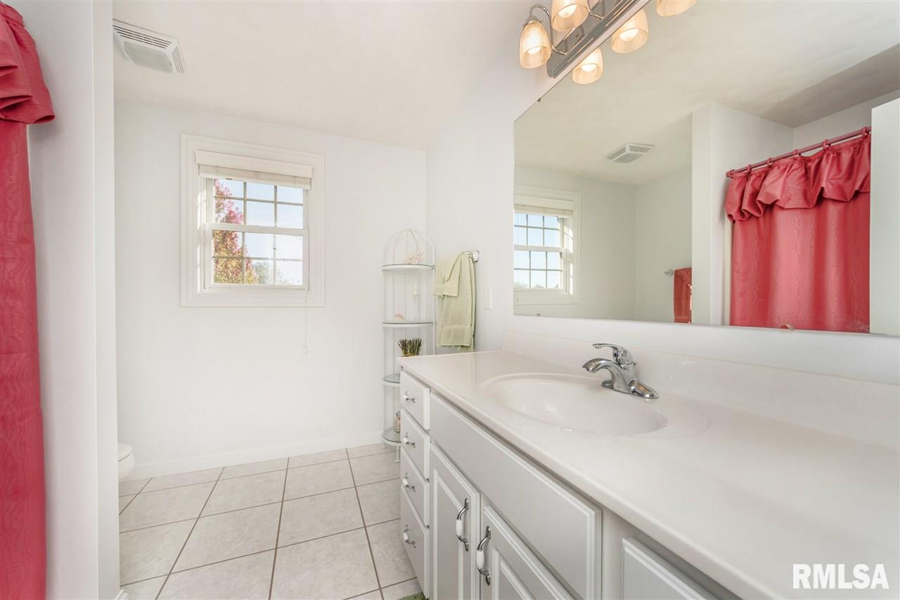 23370 Spring Creek Road Washington, IL 61571 - Photo 33 of 36 Gallery Image 33