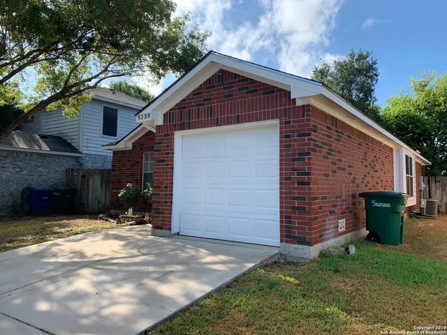 $1,565 | 9238 Encino Village, San Antonio, TX 78250