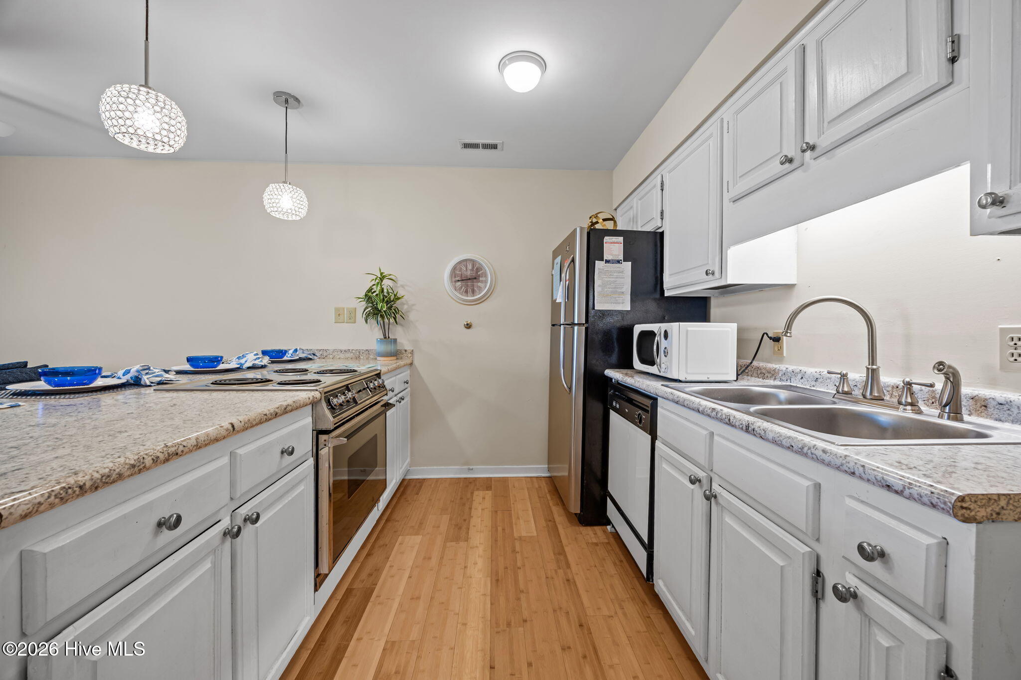 9100 Reed Drive, Unit 1108 Emerald Isle, NC 28594 - Photo 12 of 55 Kitchen