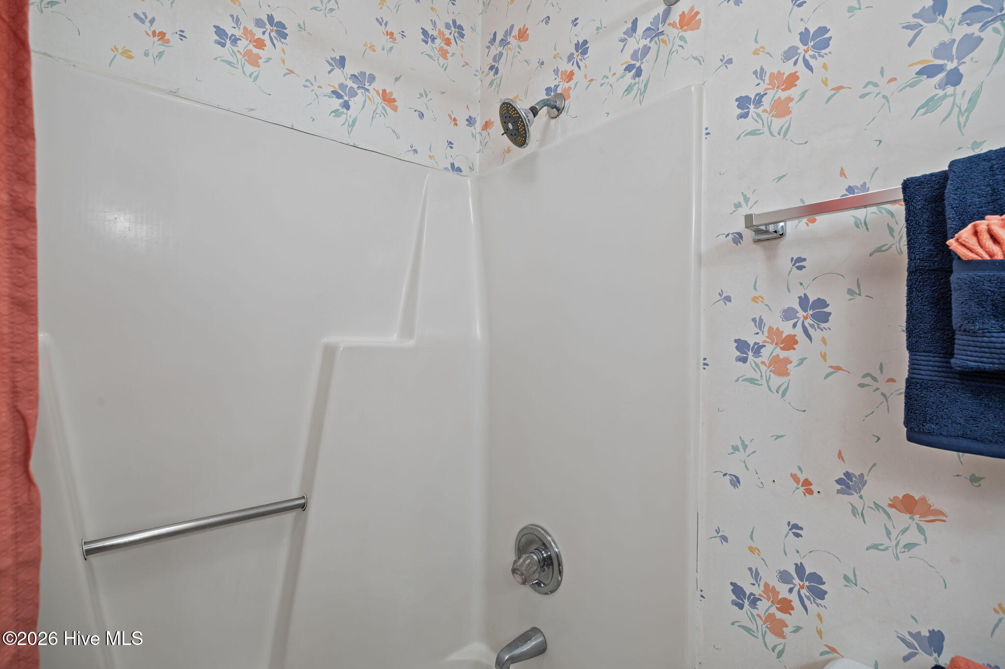 9100 Reed Drive, Unit 1108 Emerald Isle, NC 28594 - Photo 21 of 55 Primary En-Suite Bathroom