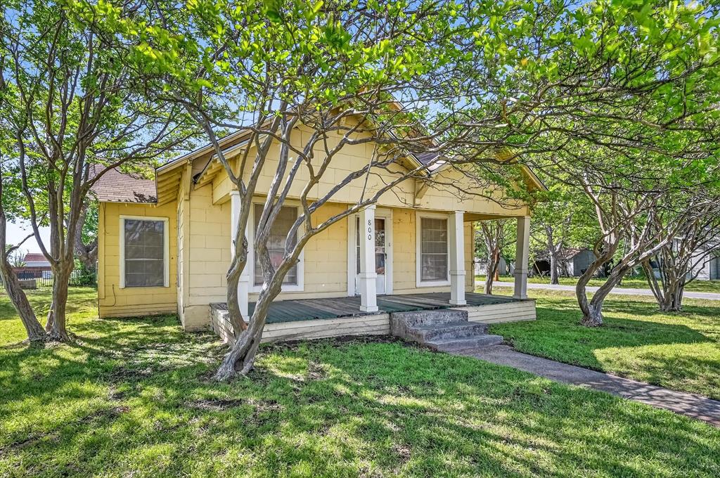 800 South Jefferson Street Pilot Point, TX 76258 - Photo 24 of 27 front view of a house with a yard