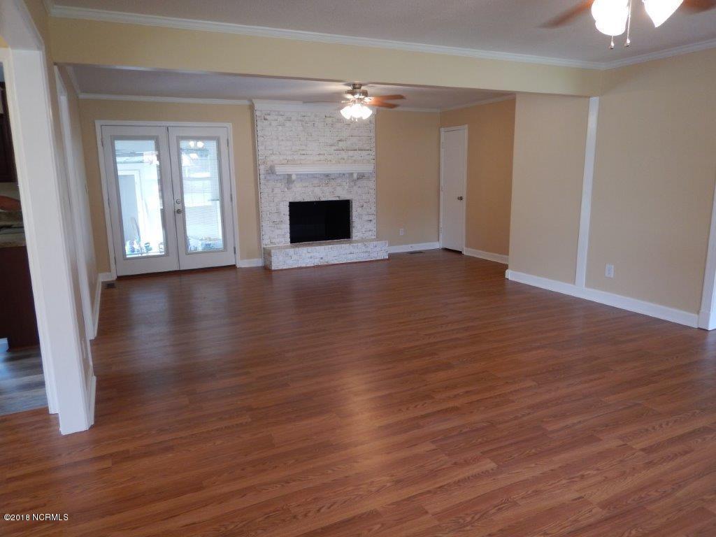 1102 Decatur Road Jacksonville, NC 28540 - Photo 8 of 17 Monica Kreiley - Living room