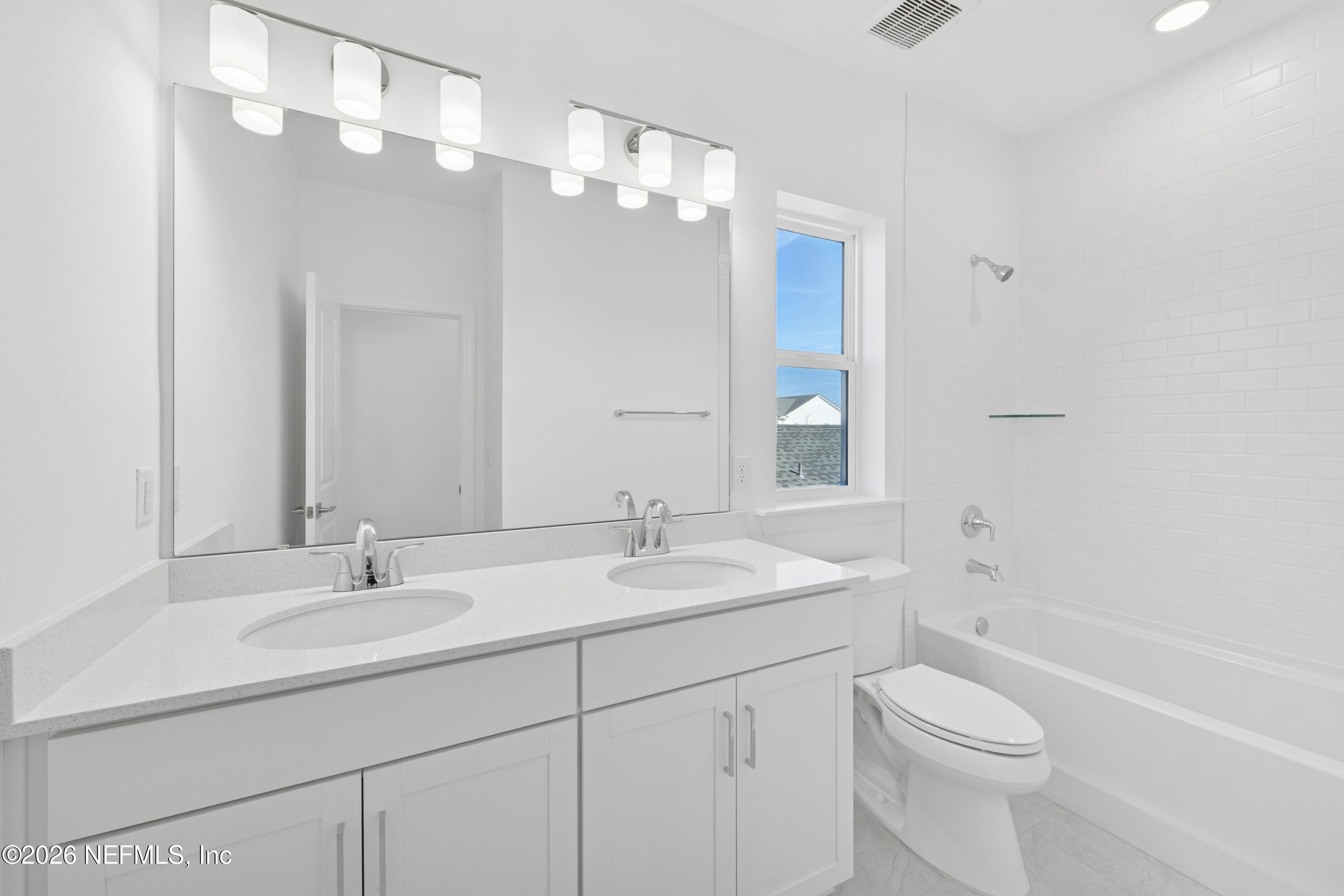 95 Pine Leaf Drive St. Augustine, FL 32092 - Photo 13 of 37 2nd Fl shared full bath