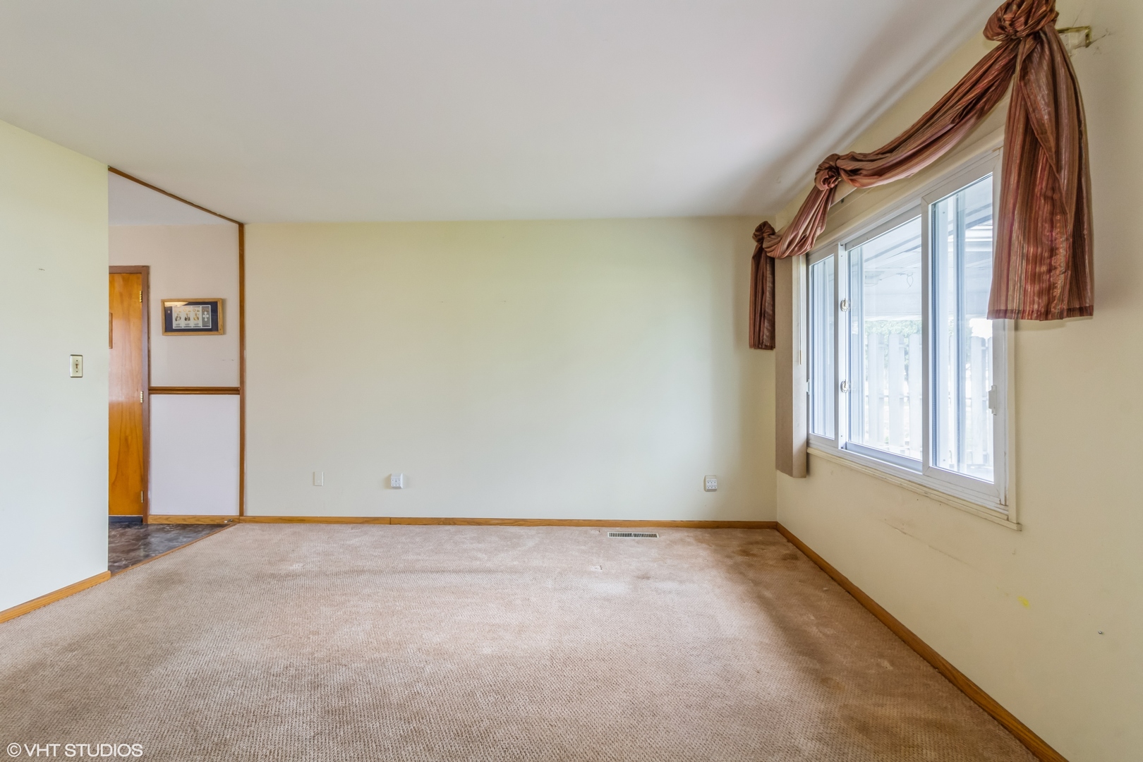 805 Cypress Lane Joliet, IL 60435 - Photo 2 of 10 an empty room with windows