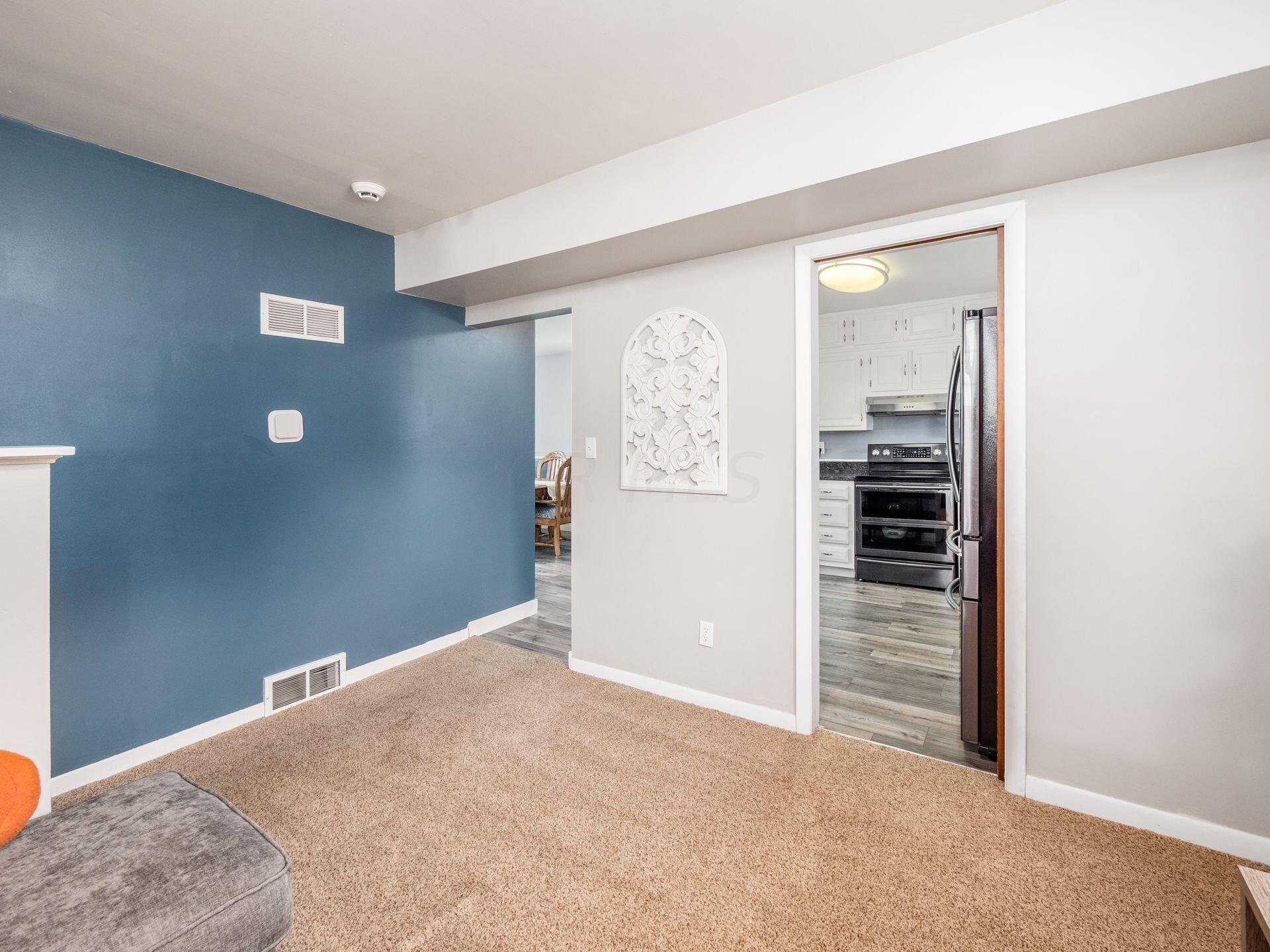 212 Deerfield Road Columbus, OH 43228 - Photo 10 of 47 Family/Dining Room