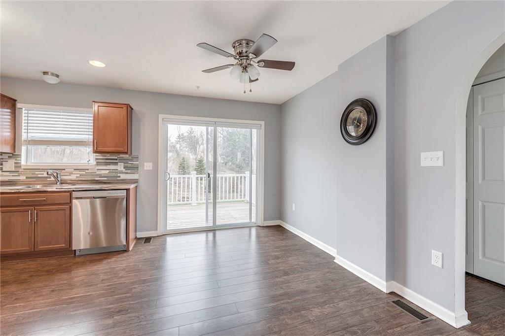 124 Lockheed Drive Coraopolis, PA 15108 - Photo 4 of 23