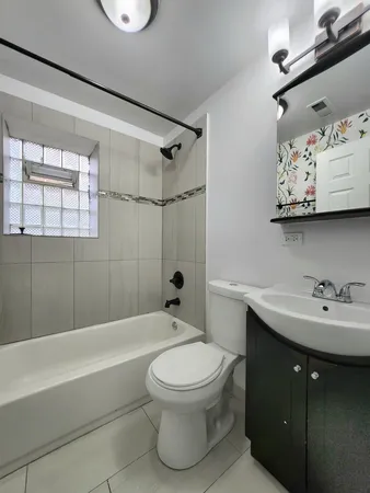 $1,795 | 1941 West 21st Place, Unit 1F, Chicago, IL 60608