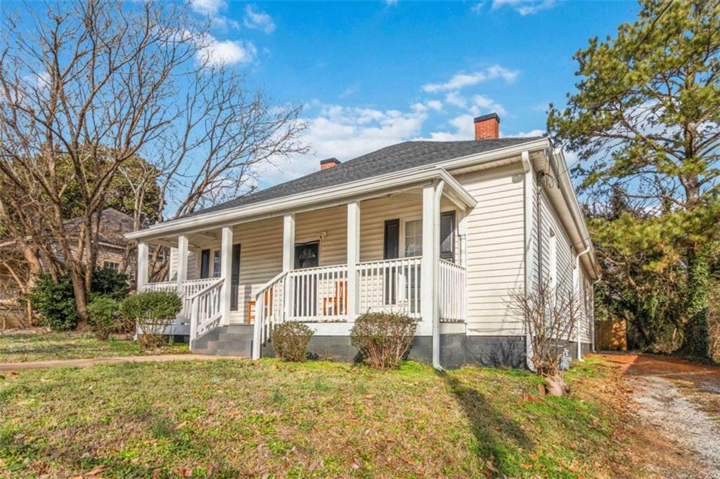 949 East Solomon Street Griffin, GA 30223 - Photo 2 of 26 front view of a house with a yard