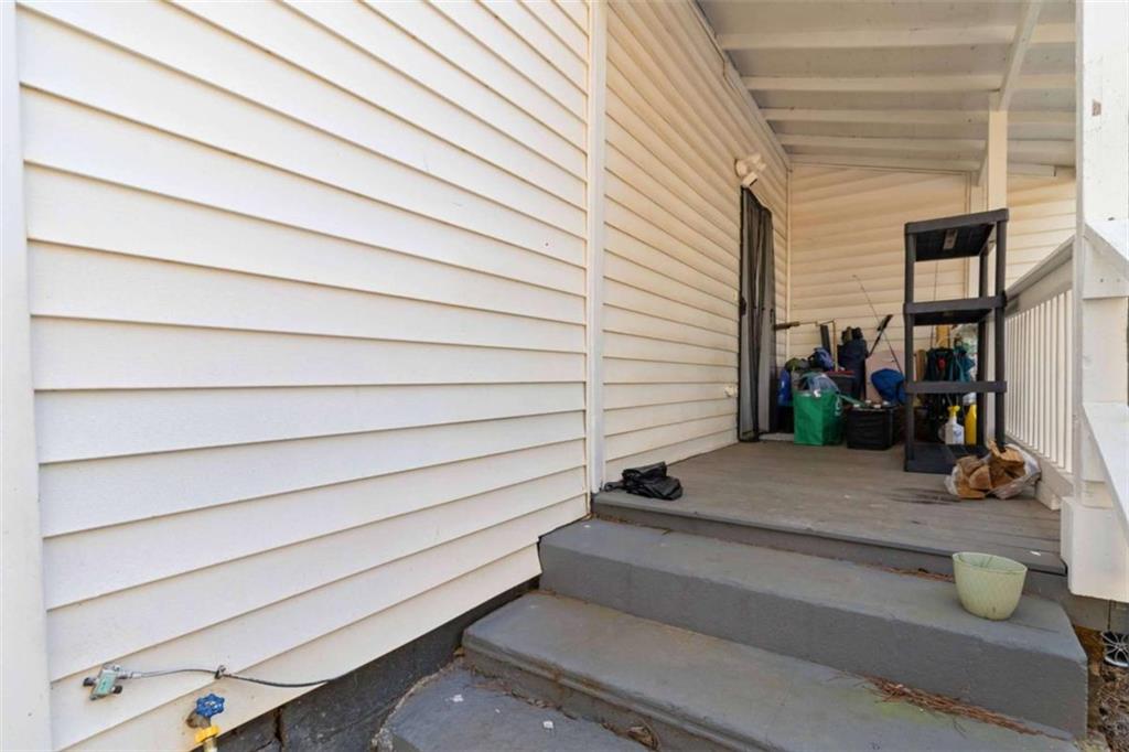 949 East Solomon Street Griffin, GA 30223 - Photo 23 of 26 a bathroom with a toilet and a shower