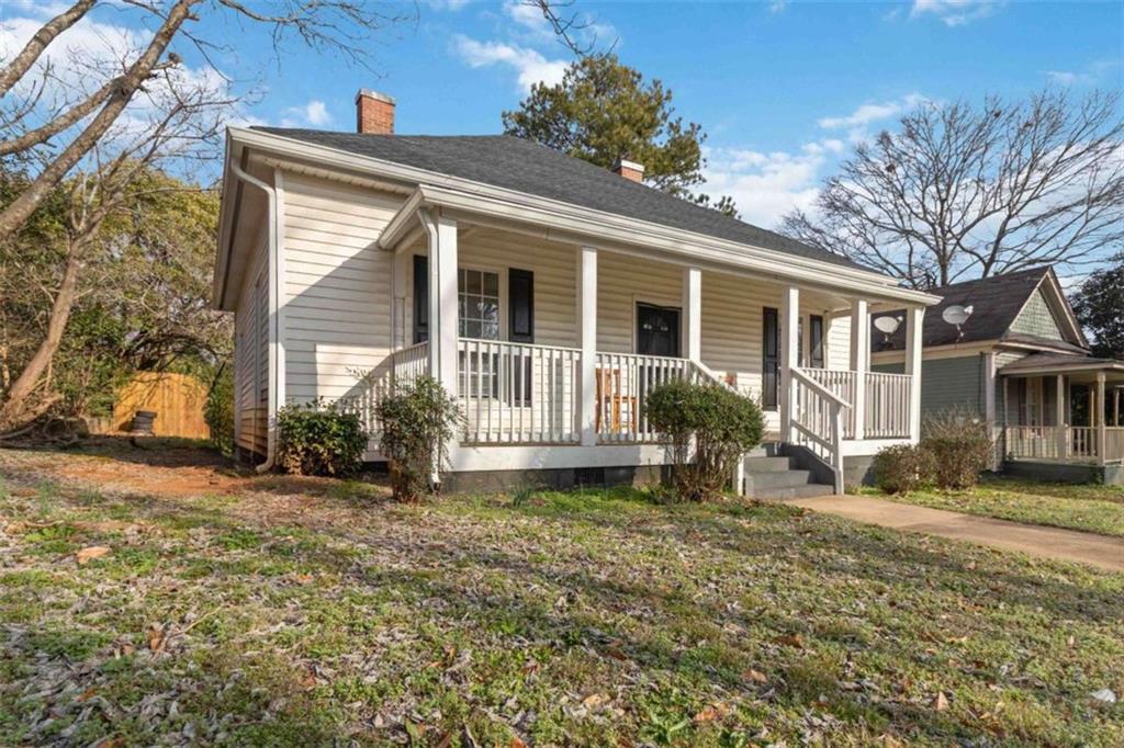 949 East Solomon Street Griffin, GA 30223 - Photo 4 of 26 a view of a house with a yard