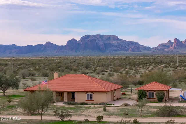 a view of an ocean from a yard