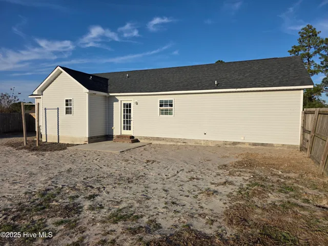 $1,600 | 105 Marina Leigh Drive, Hubert, NC 28539