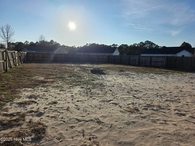 $1,600 | 105 Marina Leigh Drive, Hubert, NC 28539