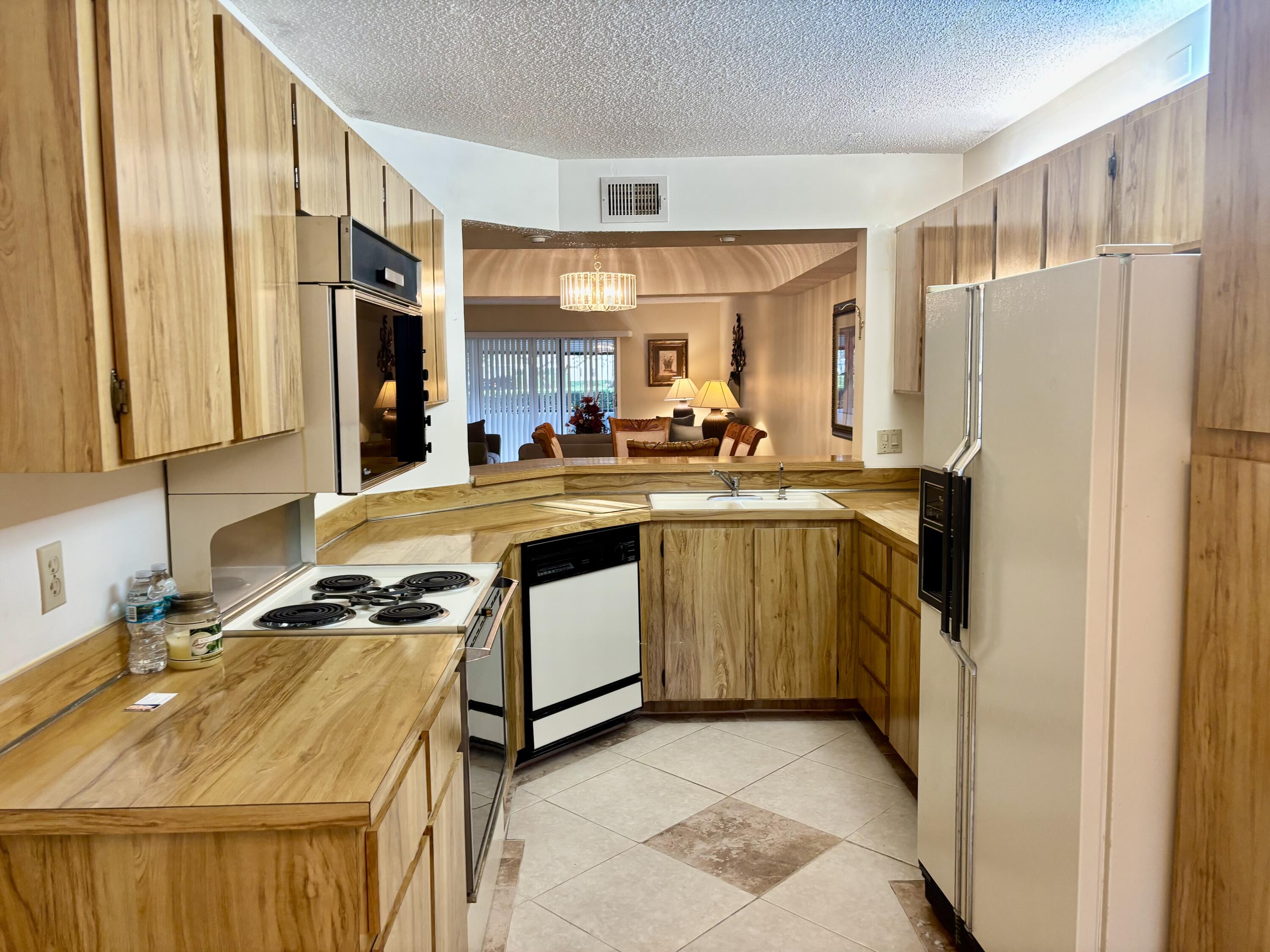 23345 Carolwood Lane, Unit 101 Boca Raton, FL 33428 - Photo 6 of 31 IMG_4541