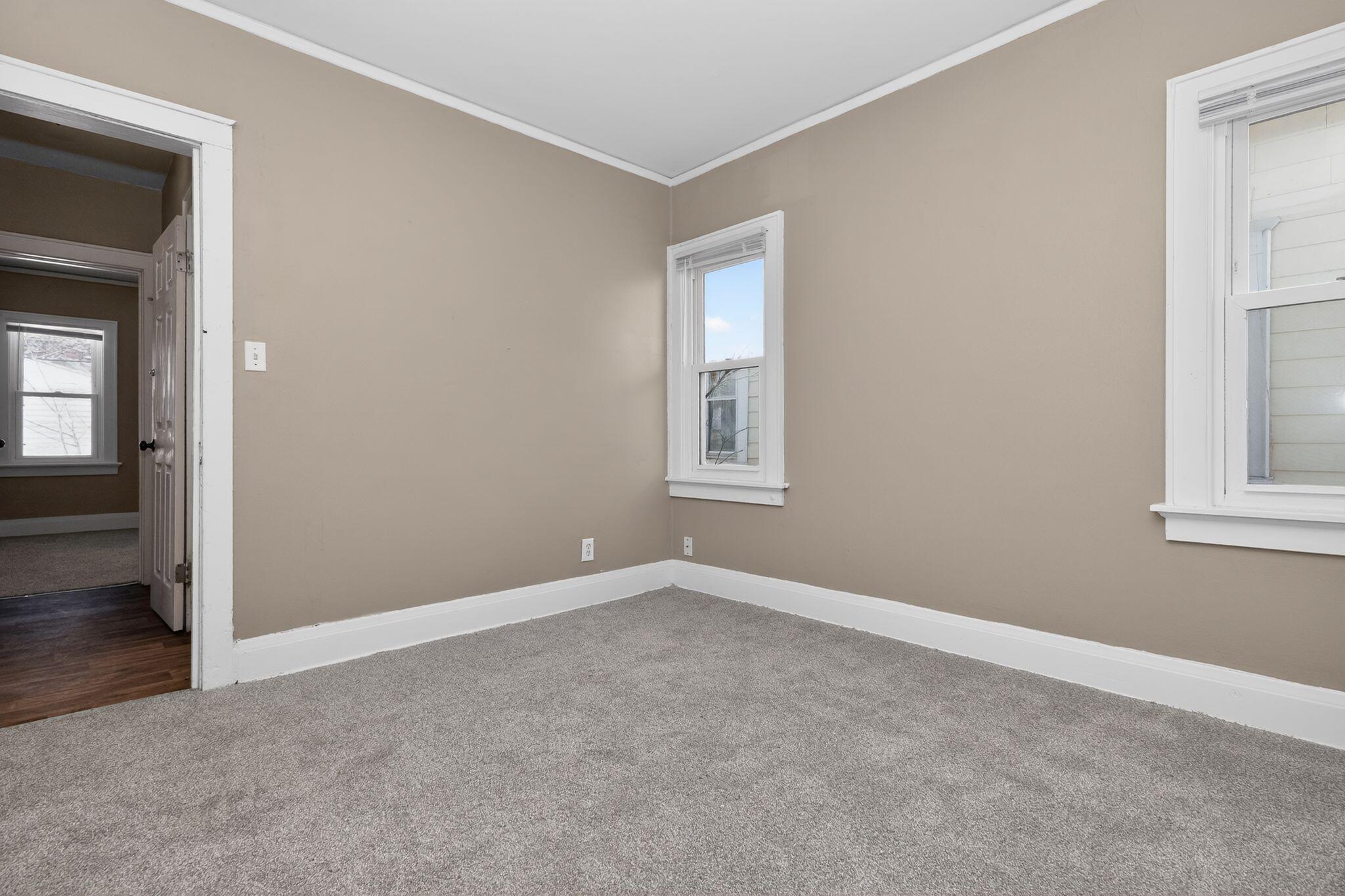 5331 North 37th Street Milwaukee, WI 53209 - Photo 14 of 35 05_5331_N_37th_St_Milwaukee_WI_53209-Liv