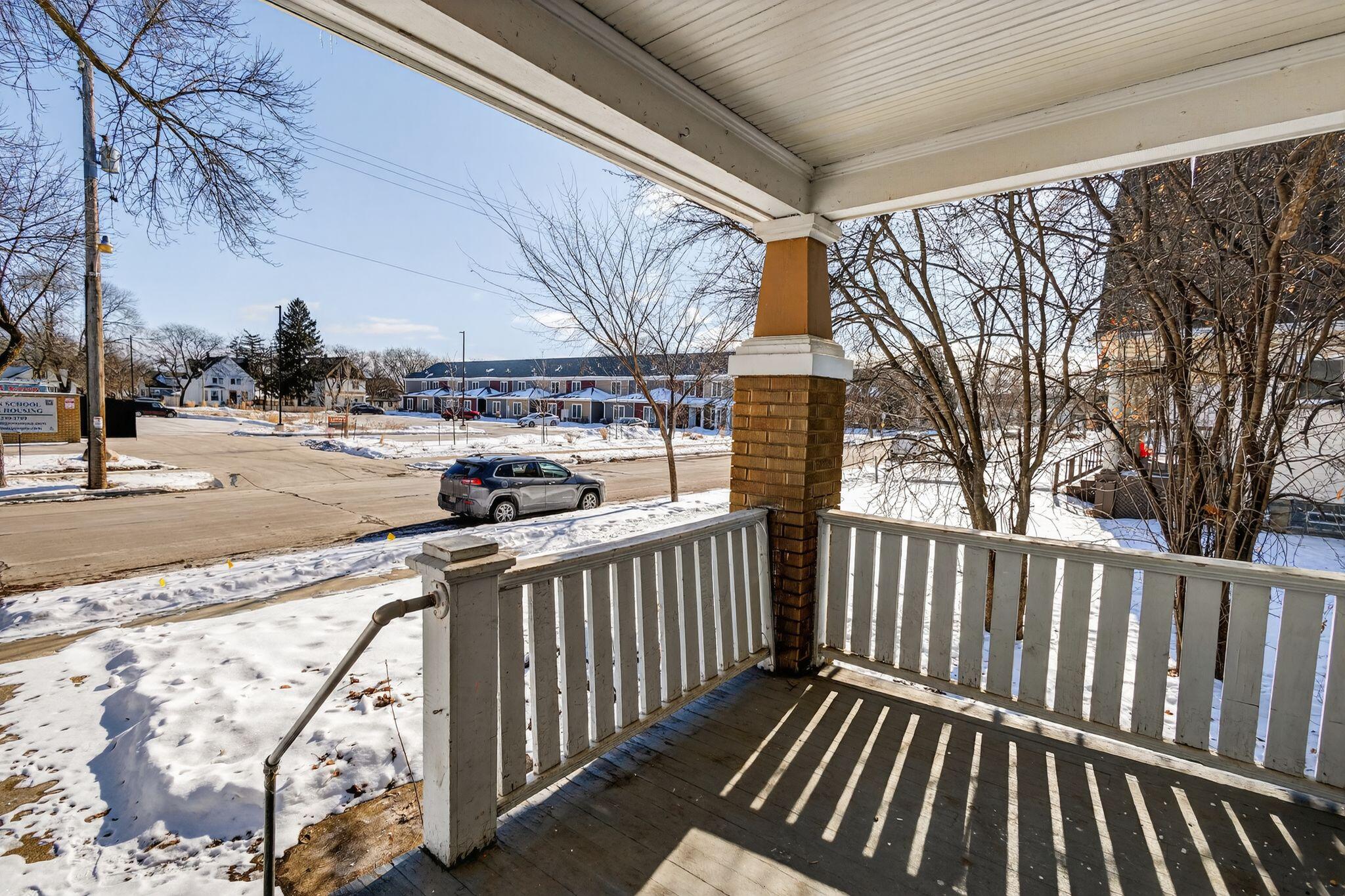 5331 North 37th Street Milwaukee, WI 53209 - Photo 3 of 35 02_5331_N_37th_St_Milwaukee_WI_53209-Ext