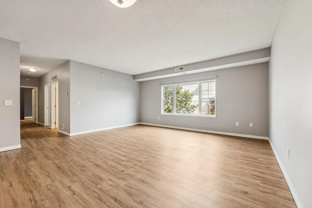 $284,900 | 619 Southeast 8th Street, Unit 208, Minneapolis, MN 55414