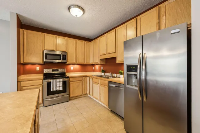 $284,900 | 619 Southeast 8th Street, Unit 208, Minneapolis, MN 55414