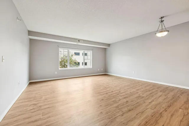 $284,900 | 619 Southeast 8th Street, Unit 208, Minneapolis, MN 55414