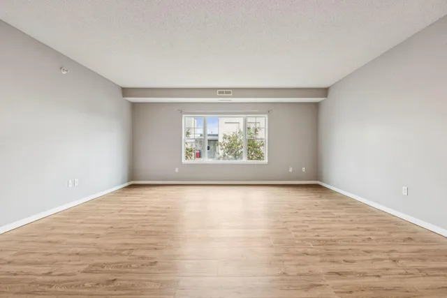 $284,900 | 619 Southeast 8th Street, Unit 208, Minneapolis, MN 55414