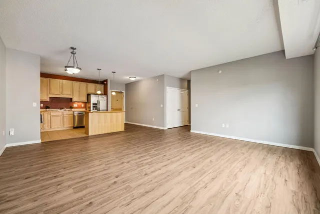 $284,900 | 619 Southeast 8th Street, Unit 208, Minneapolis, MN 55414