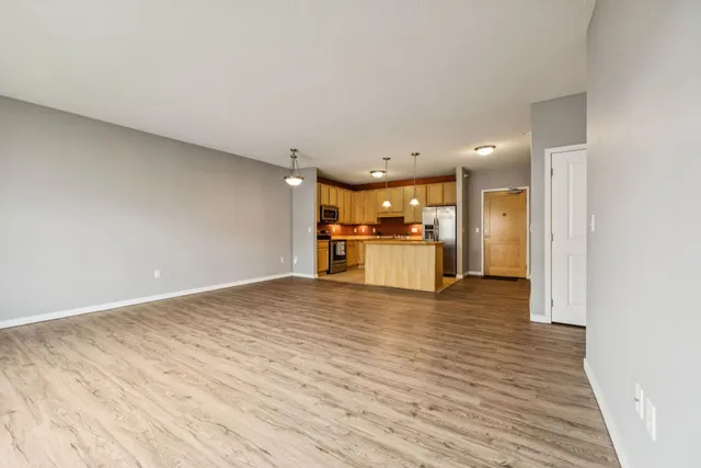 $284,900 | 619 Southeast 8th Street, Unit 208, Minneapolis, MN 55414