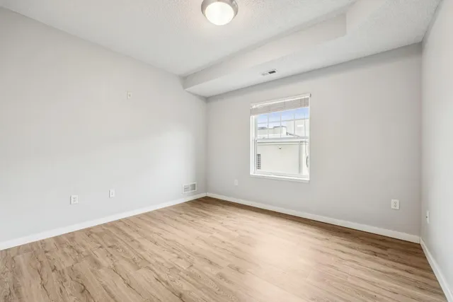 $284,900 | 619 Southeast 8th Street, Unit 208, Minneapolis, MN 55414