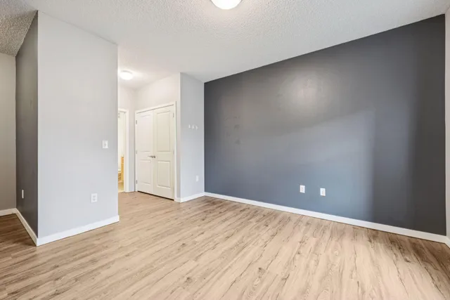 $284,900 | 619 Southeast 8th Street, Unit 208, Minneapolis, MN 55414