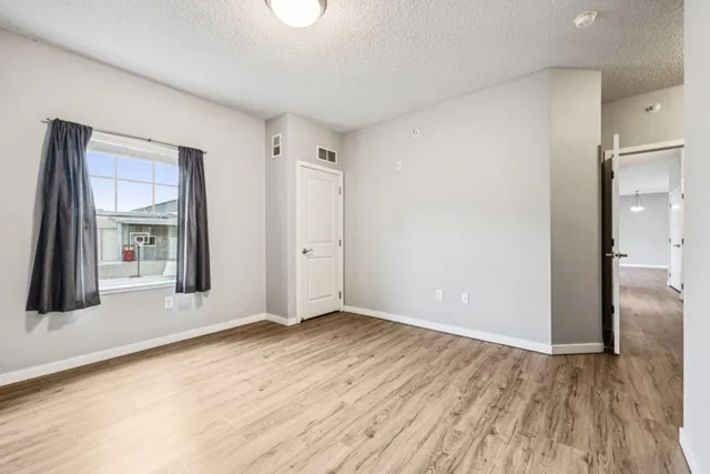 $284,900 | 619 Southeast 8th Street, Unit 208, Minneapolis, MN 55414