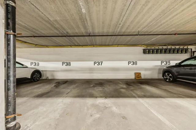 $284,900 | 619 Southeast 8th Street, Unit 208, Minneapolis, MN 55414