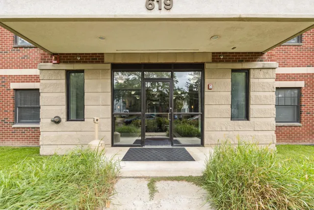 $284,900 | 619 Southeast 8th Street, Unit 208, Minneapolis, MN 55414