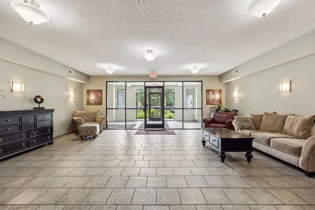 $284,900 | 619 Southeast 8th Street, Unit 208, Minneapolis, MN 55414