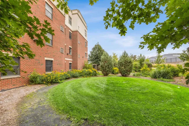 $284,900 | 619 Southeast 8th Street, Unit 208, Minneapolis, MN 55414