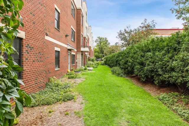 $284,900 | 619 Southeast 8th Street, Unit 208, Minneapolis, MN 55414