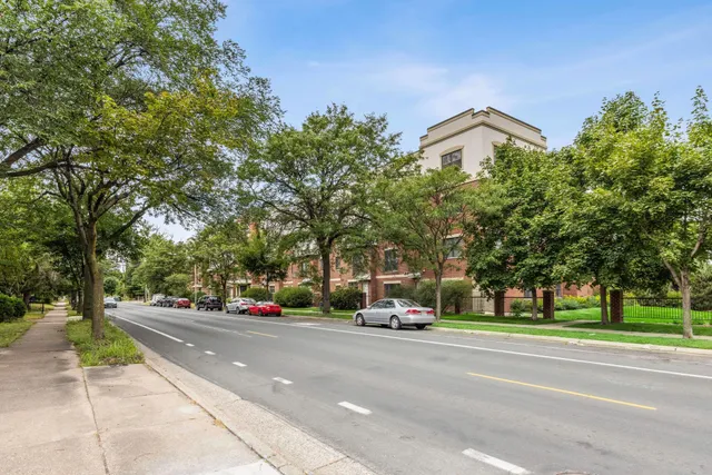 $284,900 | 619 Southeast 8th Street, Unit 208, Minneapolis, MN 55414